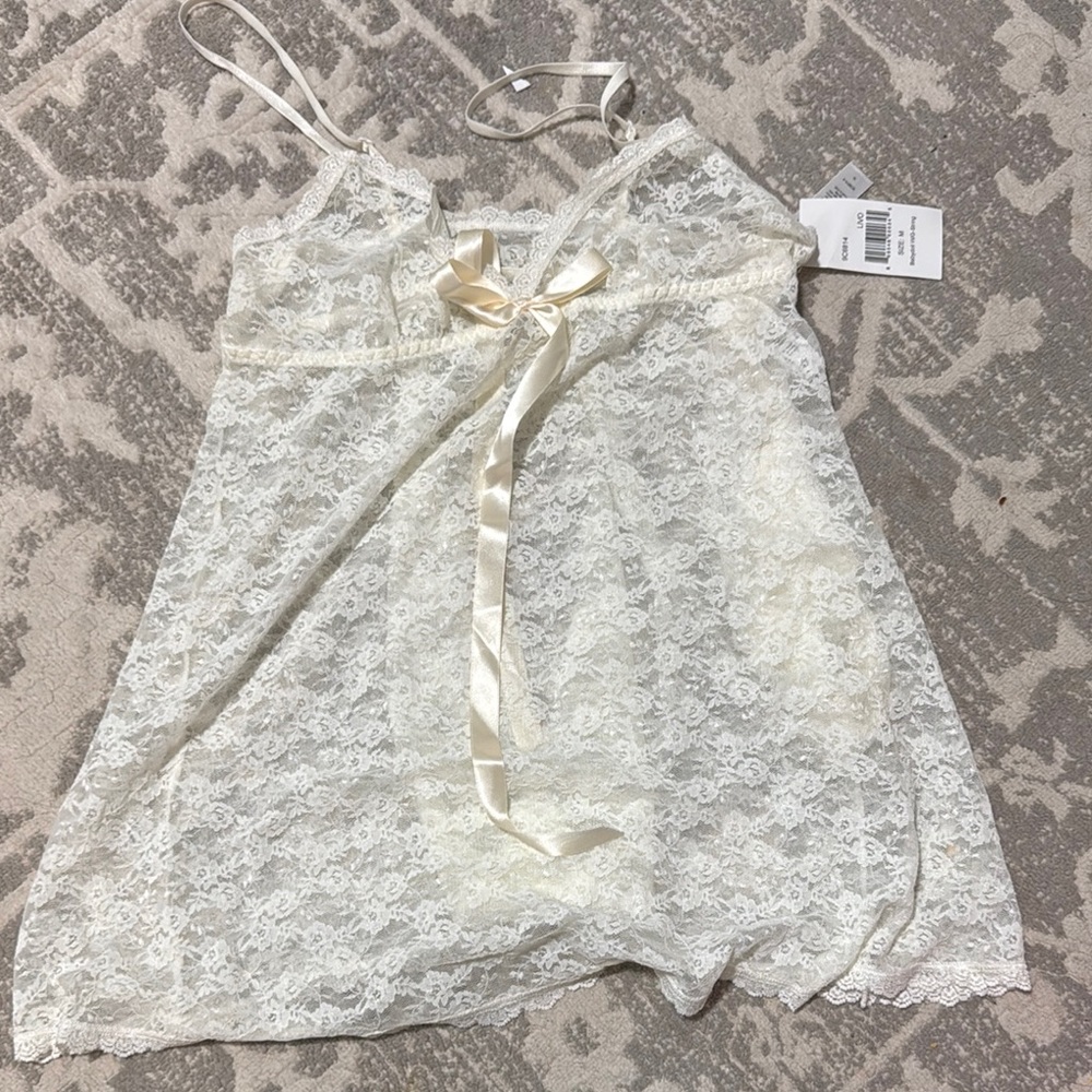 Elegant Lace Chemise in Cream